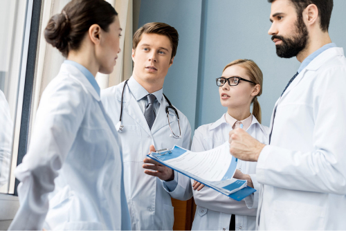 Врачи